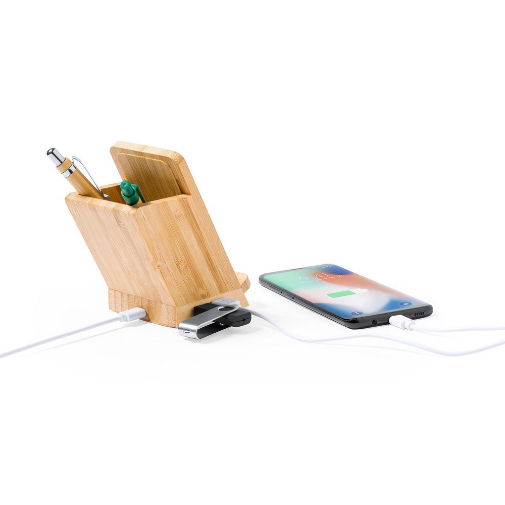 Chargeur sans fil en bambou 5W, hub USB 2.0, porte stylo, support de téléphone, brun clair en bambou Photo 4 clients/infiniprinting/ax/photos_BD/AX13047-P4-Chargeur-sans-fil-en-bambou-5W,-hub-USB-2.0,-porte-stylo,-support-de-telephone-personnalise-.jpg