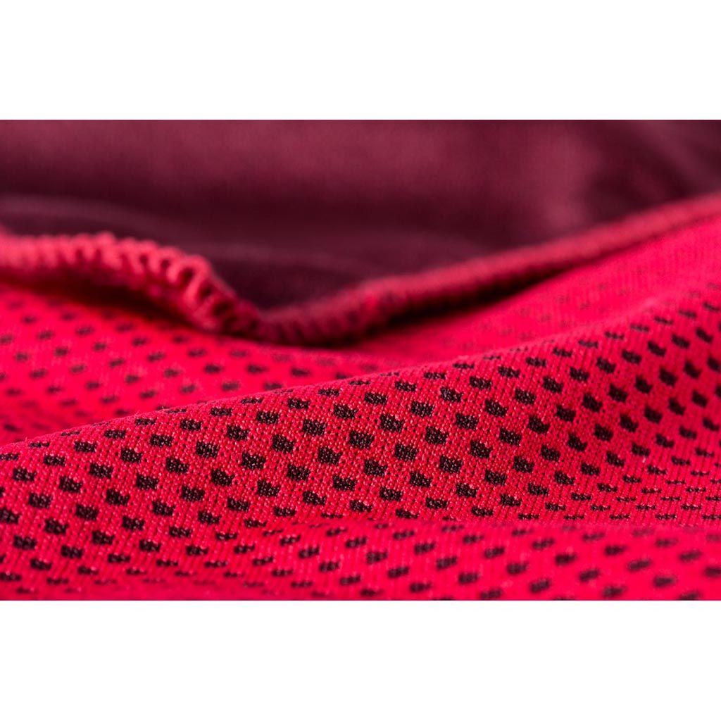 Serviette de refroidissement, rouge en microfibre 160 g / m2 Photo 6 clients/infiniprinting/ax/photos_BD/AX9416-P6-Serviette-de-refroidissement-publicitaire-rouge.jpg
